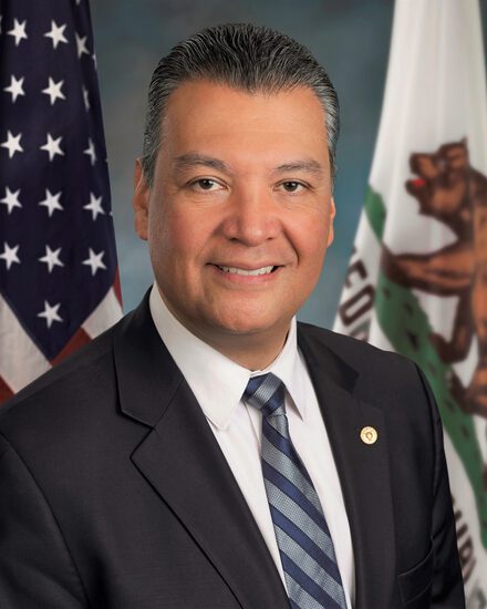 الصورة الرسمية لـAlex Padilla